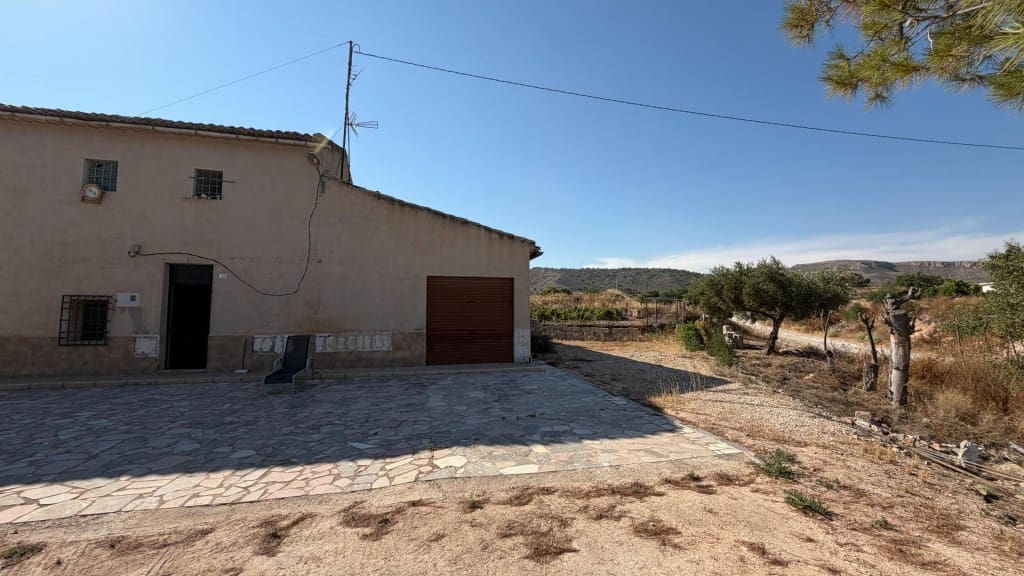 5 soveværelse Finca/Landehus til salg i La Romana med garage - € 149.000 (Ref: 9966352)