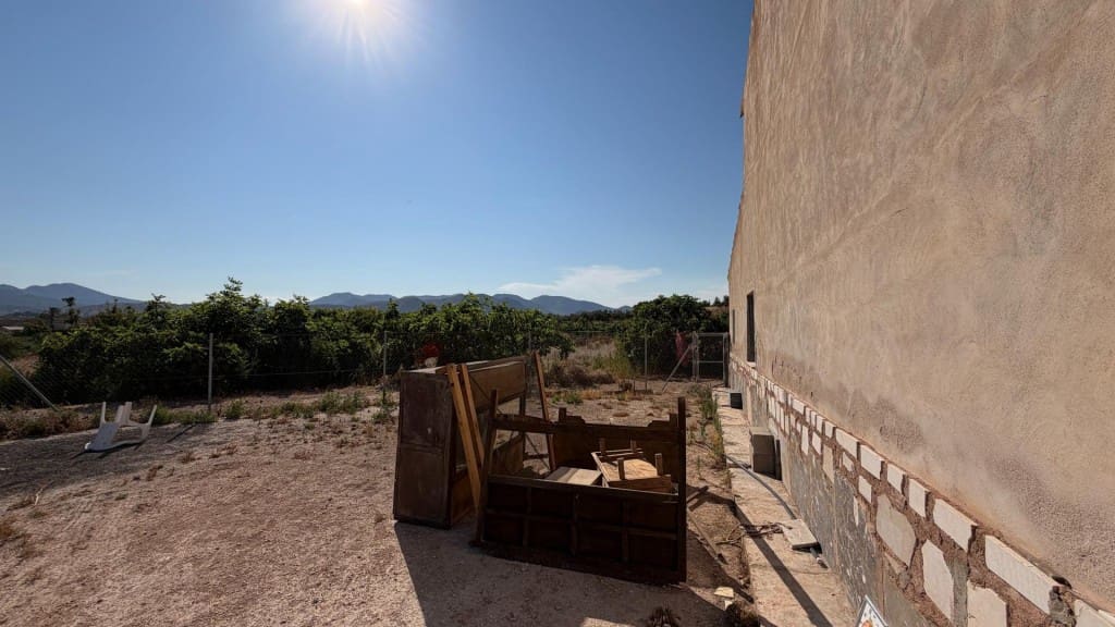 5 soveværelse Finca/Landehus til salg i La Romana med garage - € 149.000 (Ref: 9966352)