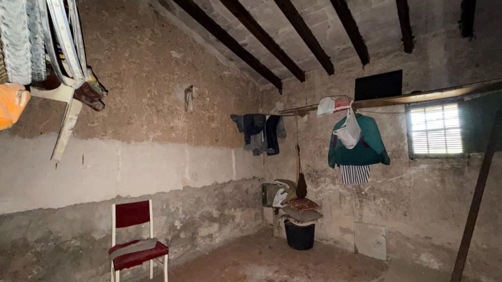 5 soveværelse Finca/Landehus til salg i La Romana med garage - € 149.000 (Ref: 9966352)