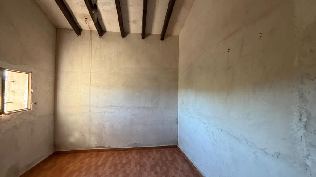 5 soveværelse Finca/Landehus til salg i La Romana med garage - € 149.000 (Ref: 9966352)