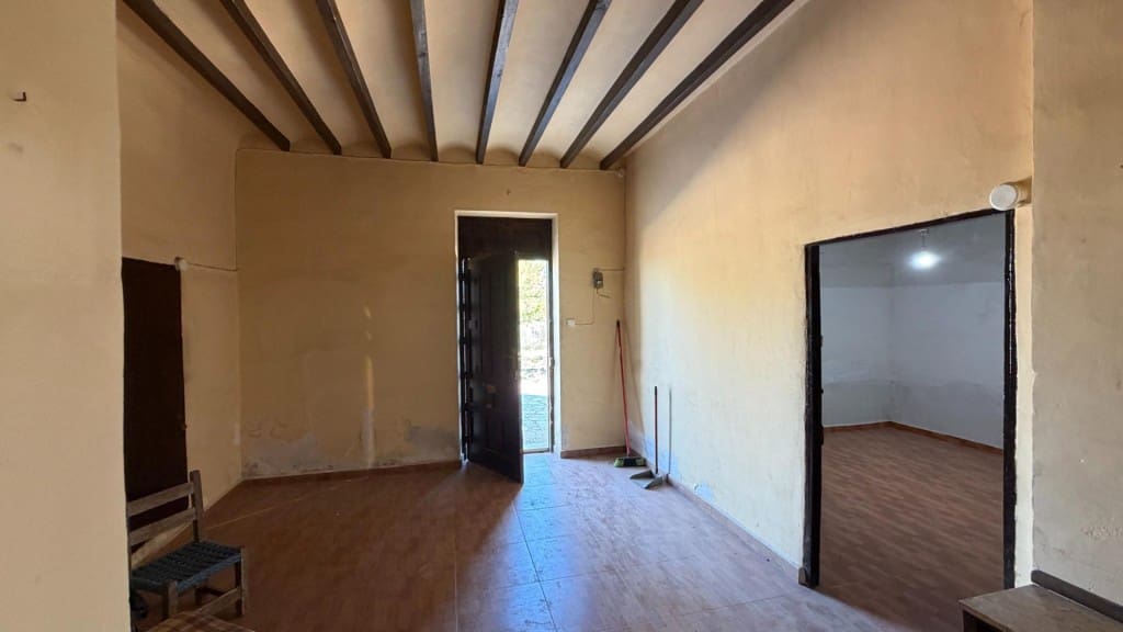 5 soveværelse Finca/Landehus til salg i La Romana med garage - € 149.000 (Ref: 9966352)
