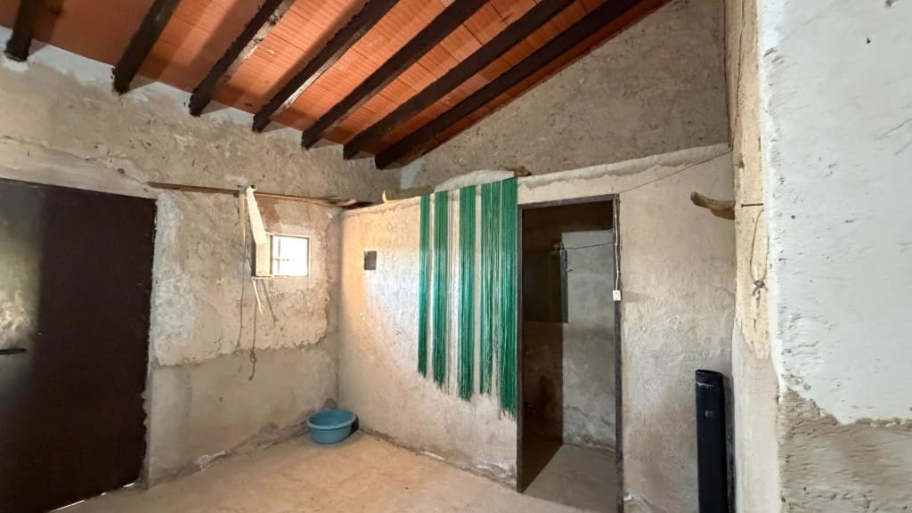 5 soveværelse Finca/Landehus til salg i La Romana med garage - € 149.000 (Ref: 9966352)