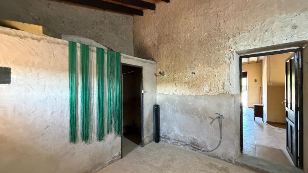 5 soveværelse Finca/Landehus til salg i La Romana med garage - € 149.000 (Ref: 9966352)