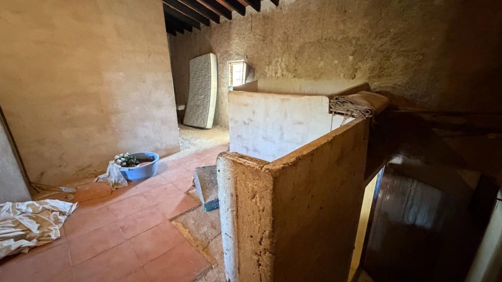 5 soveværelse Finca/Landehus til salg i La Romana med garage - € 149.000 (Ref: 9966352)