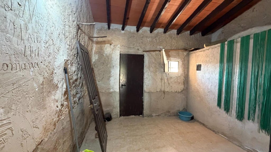5 soveværelse Finca/Landehus til salg i La Romana med garage - € 149.000 (Ref: 9966352)