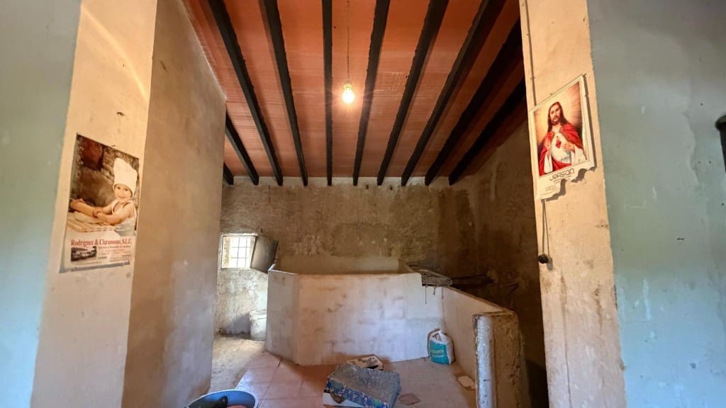 5 soveværelse Finca/Landehus til salg i La Romana med garage - € 149.000 (Ref: 9966352)