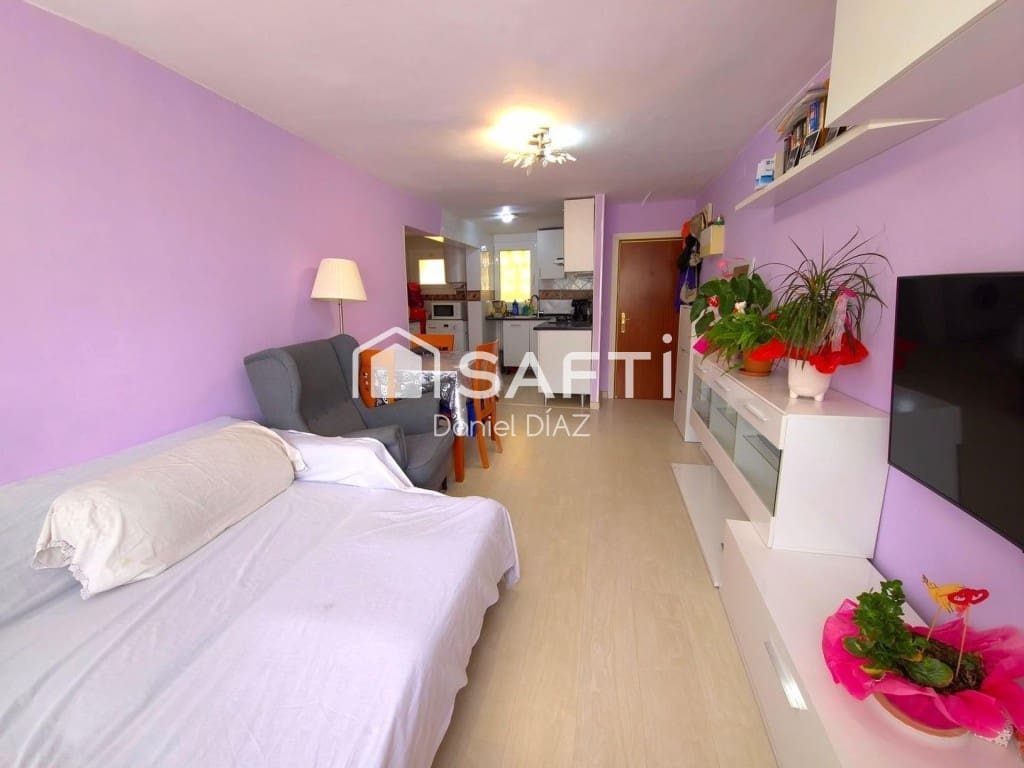 3 bedroom Apartment for sale in Badalona - € 135,000 (Ref: 9973032)