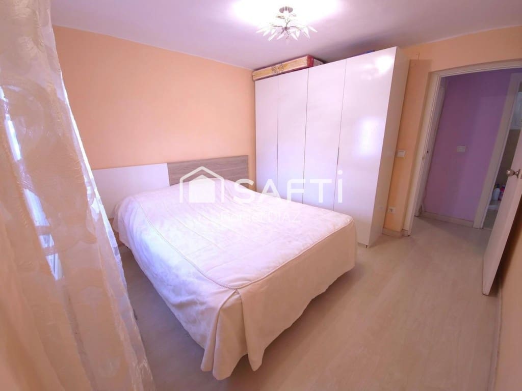 3 bedroom Apartment for sale in Badalona - € 135,000 (Ref: 9973032)