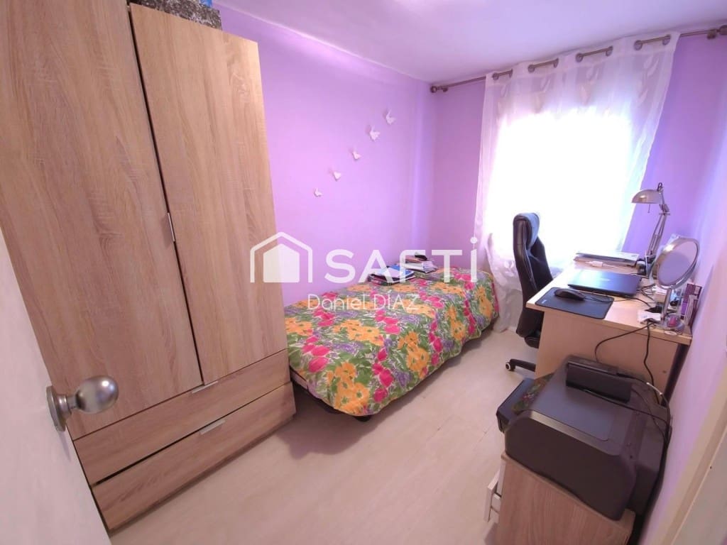 3 bedroom Apartment for sale in Badalona - € 135,000 (Ref: 9973032)