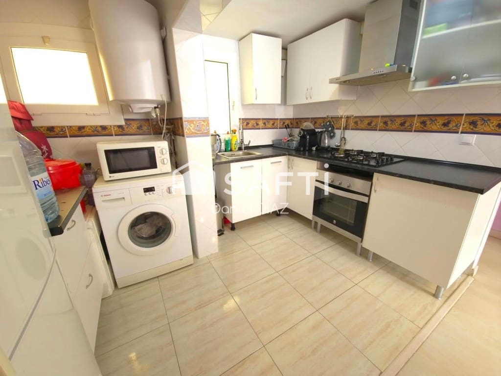 3 bedroom Apartment for sale in Badalona - € 135,000 (Ref: 9973032)