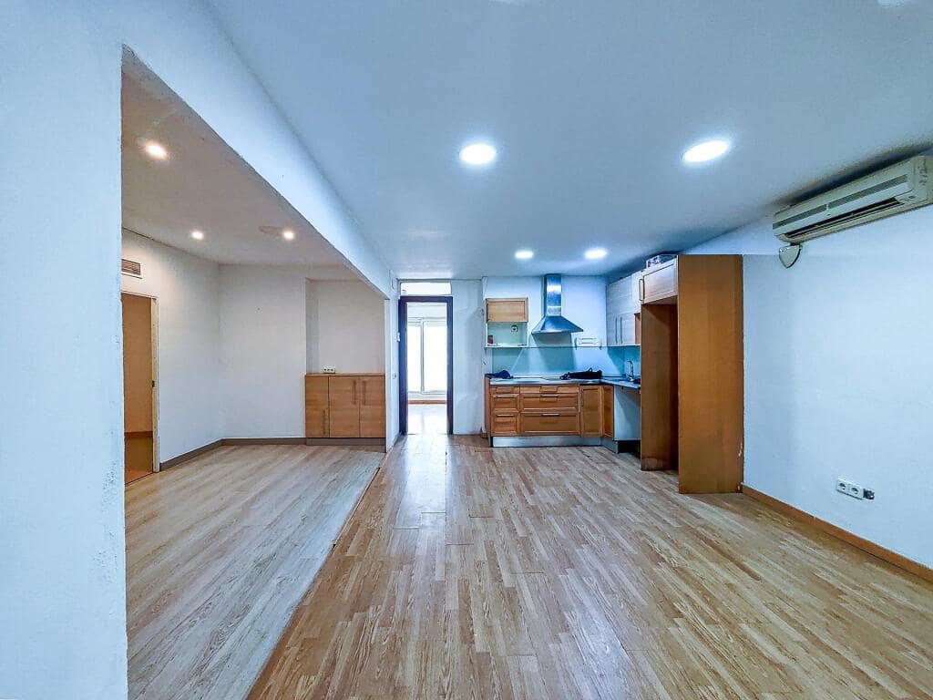 2 bedroom Apartment for sale in Barcelona city - € 230,000 (Ref: 9973036)