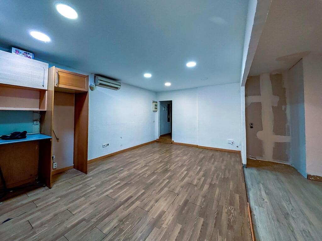2 bedroom Apartment for sale in Barcelona city - € 230,000 (Ref: 9973036)
