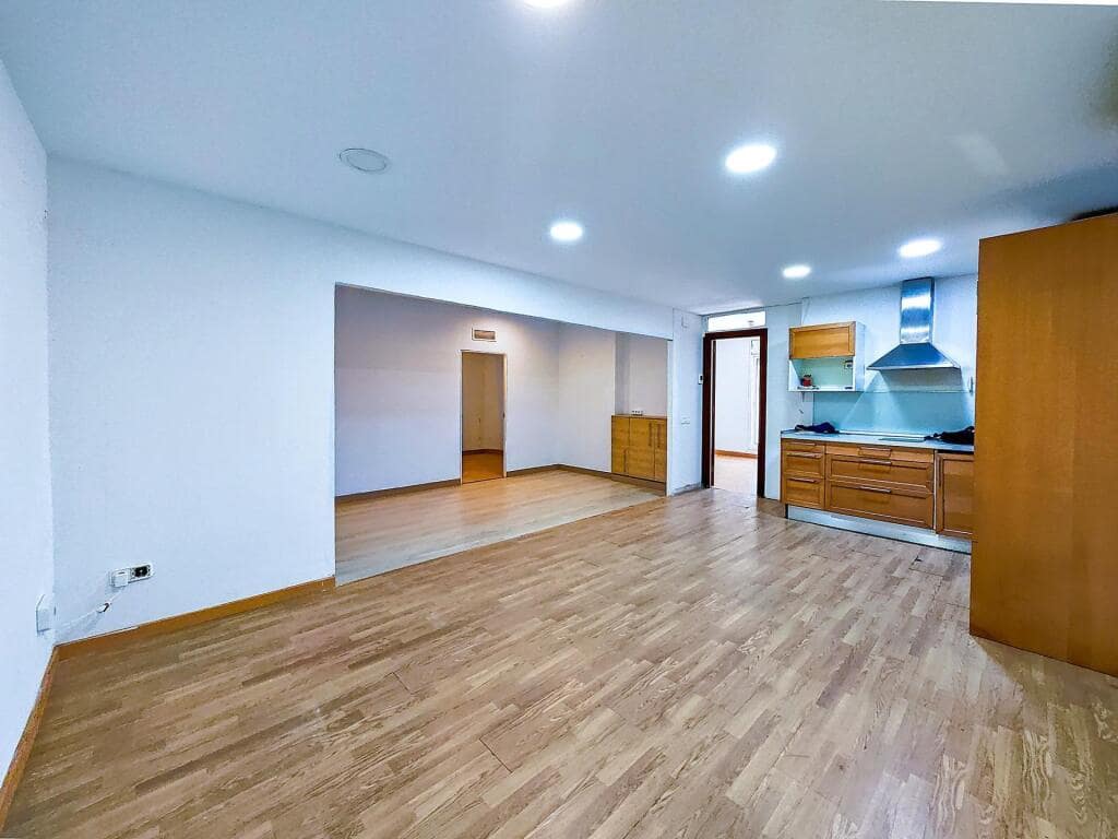 2 bedroom Apartment for sale in Barcelona city - € 230,000 (Ref: 9973036)