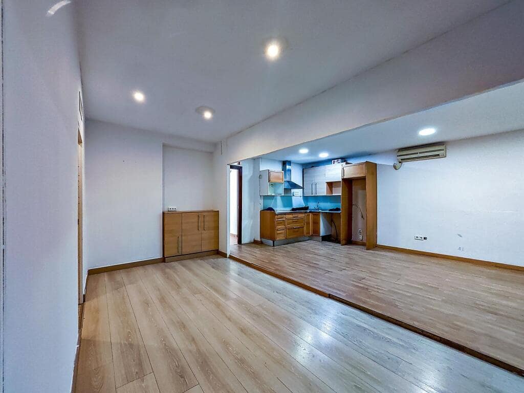 2 bedroom Apartment for sale in Barcelona city - € 230,000 (Ref: 9973036)