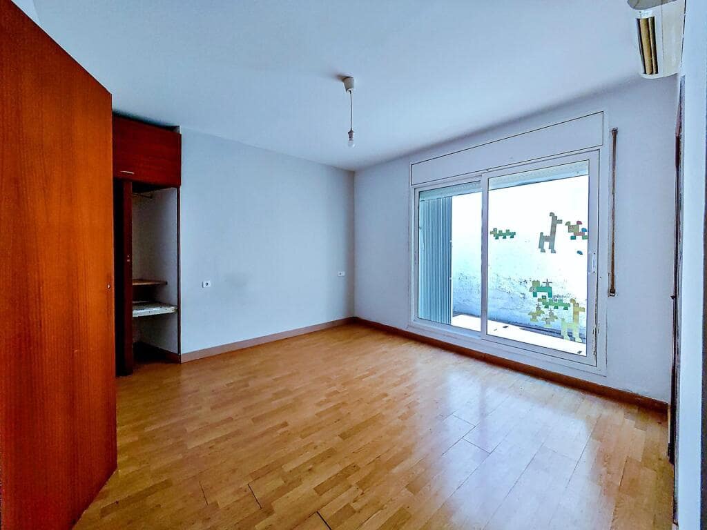 2 bedroom Apartment for sale in Barcelona city - € 230,000 (Ref: 9973036)