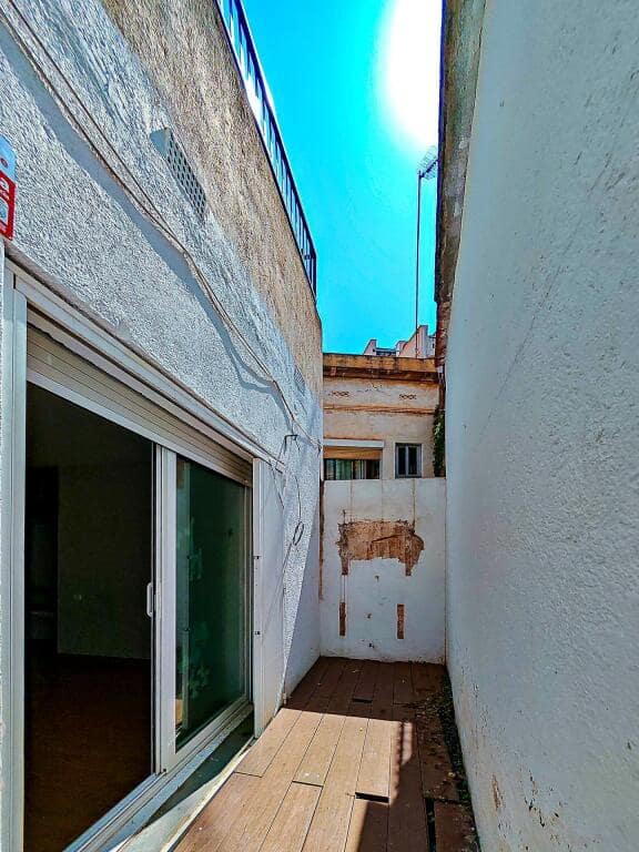 2 bedroom Apartment for sale in Barcelona city - € 230,000 (Ref: 9973036)