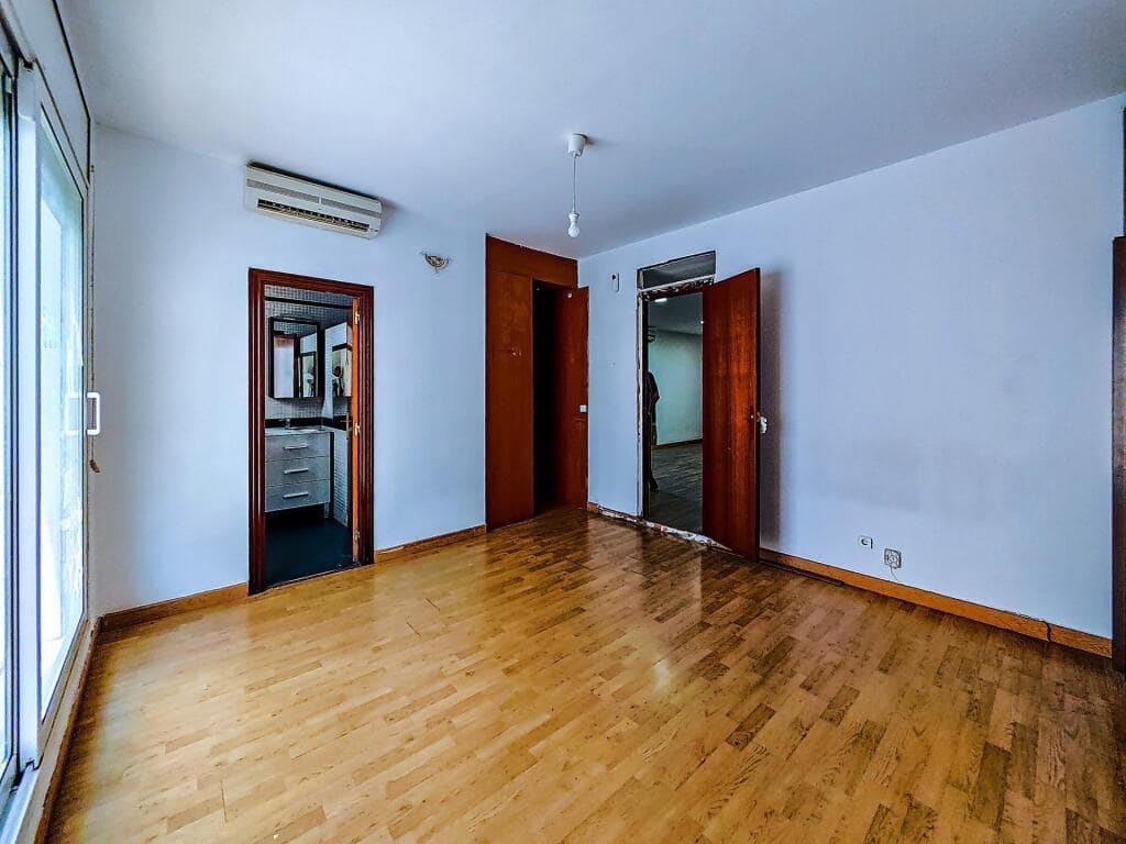 2 bedroom Apartment for sale in Barcelona city - € 230,000 (Ref: 9973036)