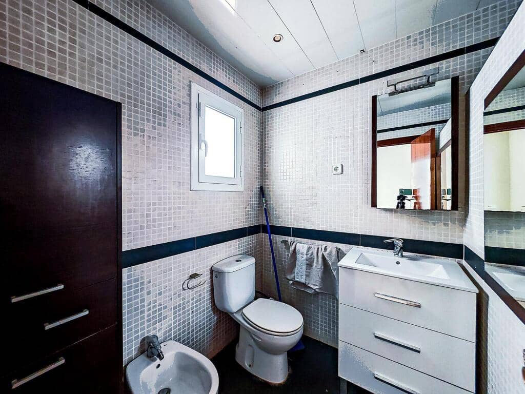 2 bedroom Apartment for sale in Barcelona city - € 230,000 (Ref: 9973036)