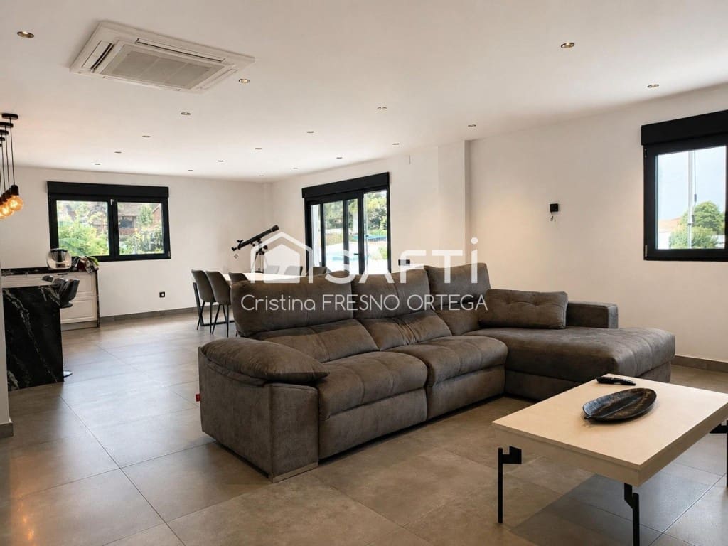 4 soverom Villa til salgs i Els Pallaresos med svømmebasseng garasje - € 548 000 (Ref: 9975030)