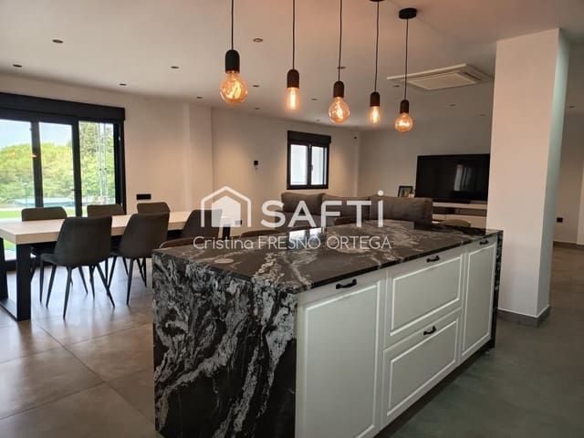 4 soverom Villa til salgs i Els Pallaresos med svømmebasseng garasje - € 548 000 (Ref: 9975030)