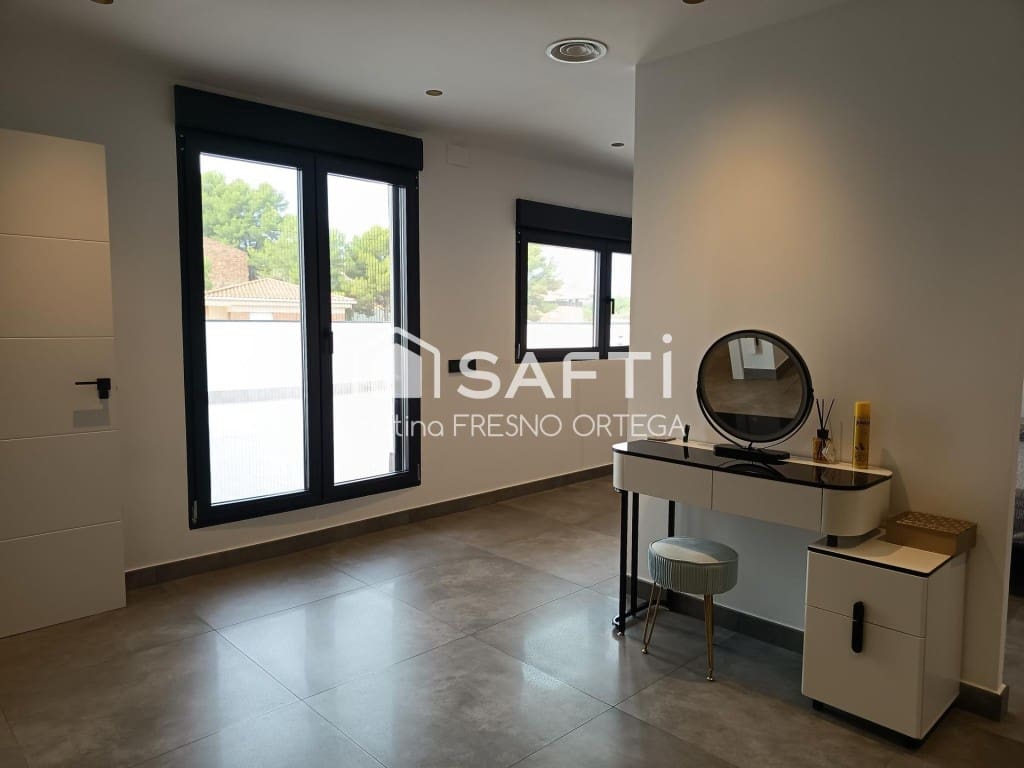 4 soverom Villa til salgs i Els Pallaresos med svømmebasseng garasje - € 548 000 (Ref: 9975030)