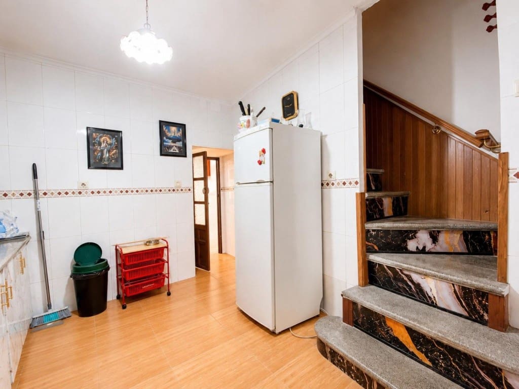 6 bedroom Finca/Country House for sale in Alcala la Real - € 79,000 (Ref: 9975031)