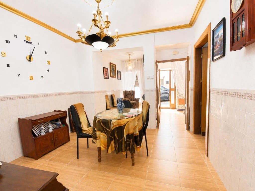6 bedroom Finca/Country House for sale in Alcala la Real - € 79,000 (Ref: 9975031)