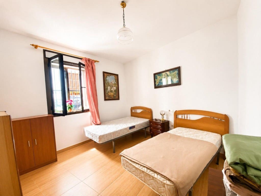 6 bedroom Finca/Country House for sale in Alcala la Real - € 79,000 (Ref: 9975031)
