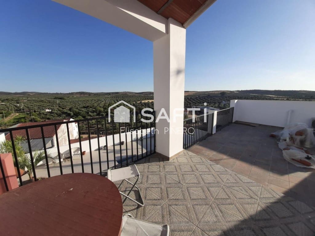 5 soverom Rekkehus til salgs i Zalamea de la Serena med svømmebasseng garasje - € 230 000 (Ref: 9977007)