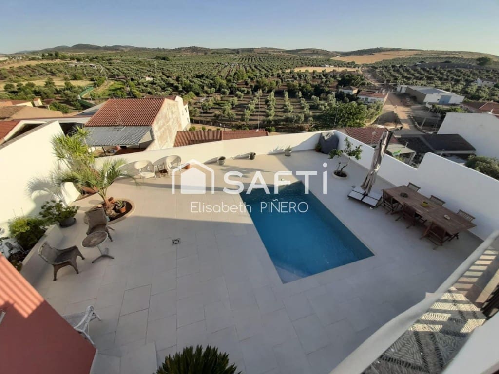 5 soverom Rekkehus til salgs i Zalamea de la Serena med svømmebasseng garasje - € 230 000 (Ref: 9977007)