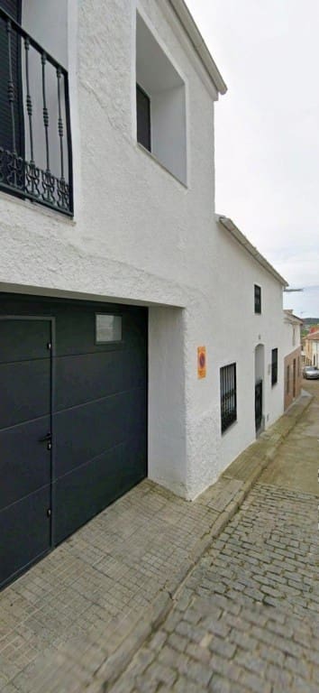 5 soverom Rekkehus til salgs i Zalamea de la Serena med svømmebasseng garasje - € 230 000 (Ref: 9977007)