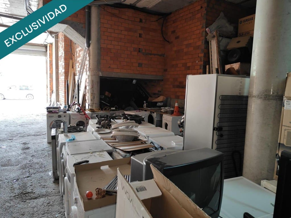 Erhverv til salg i Xinzo de Limia - € 78.000 (Ref: 9978514)