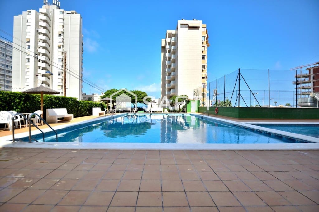 2 bedroom Apartment for sale in Alicante / Alacant city with pool - € 249,000 (Ref: 9983765)