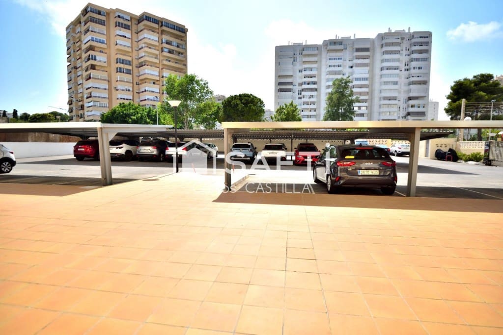 2 bedroom Apartment for sale in Alicante / Alacant city with pool - € 249,000 (Ref: 9983765)