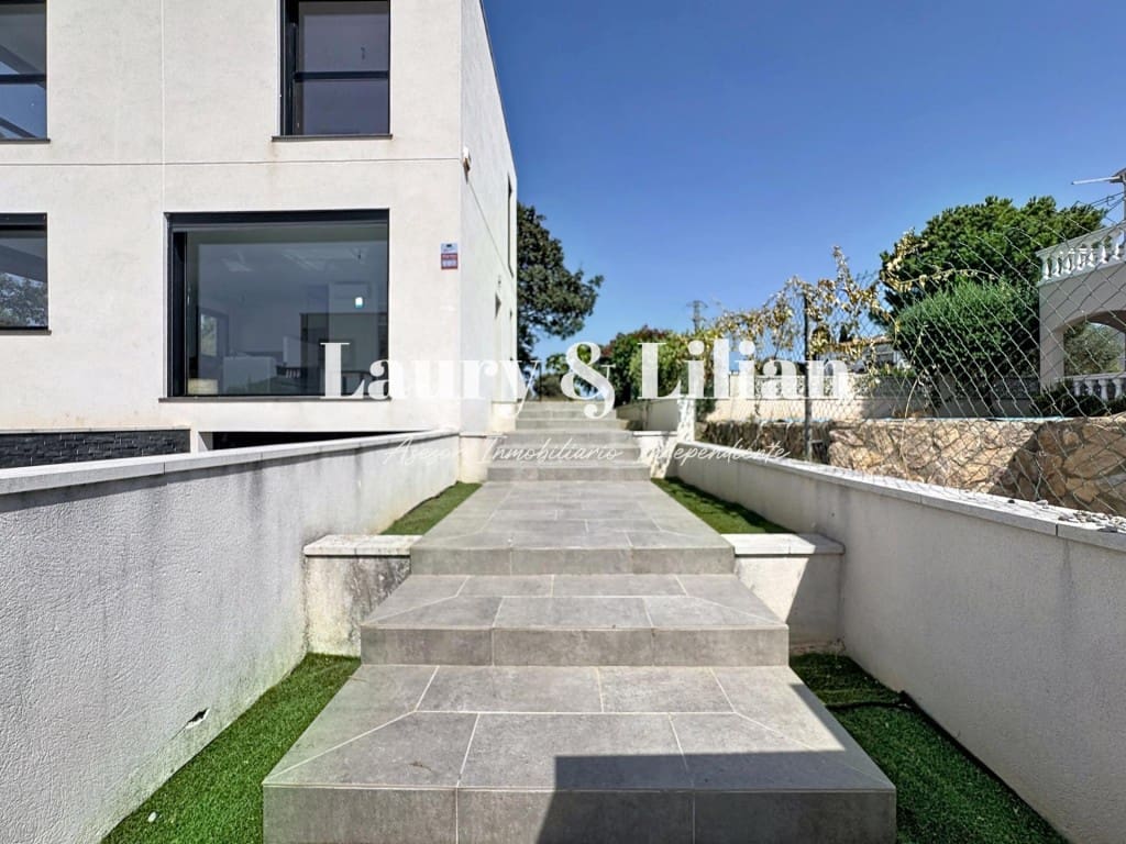 3 soverom Villa til salgs i Roses med garasje - € 437 000 (Ref: 9984576)