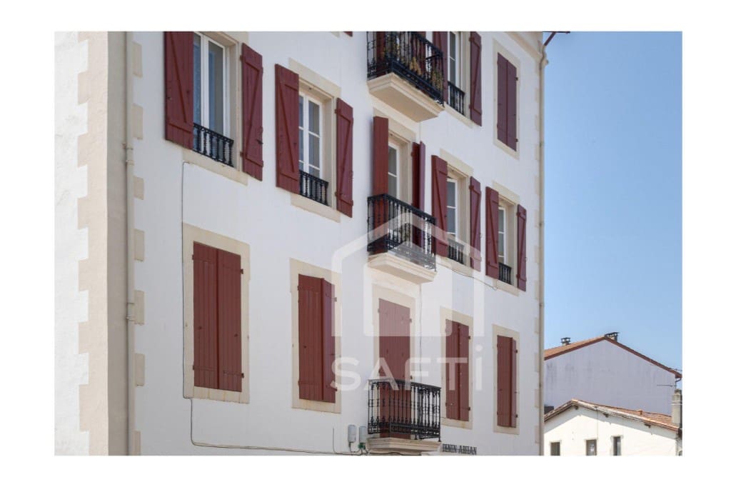 Apartamento de 3 habitaciones en Irun en venta - 210.000 € (Ref: 9984577)