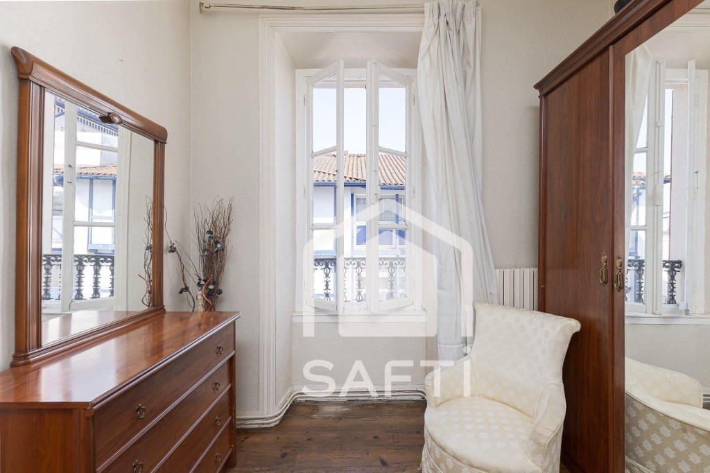 Apartamento de 3 habitaciones en Irun en venta - 210.000 € (Ref: 9984577)