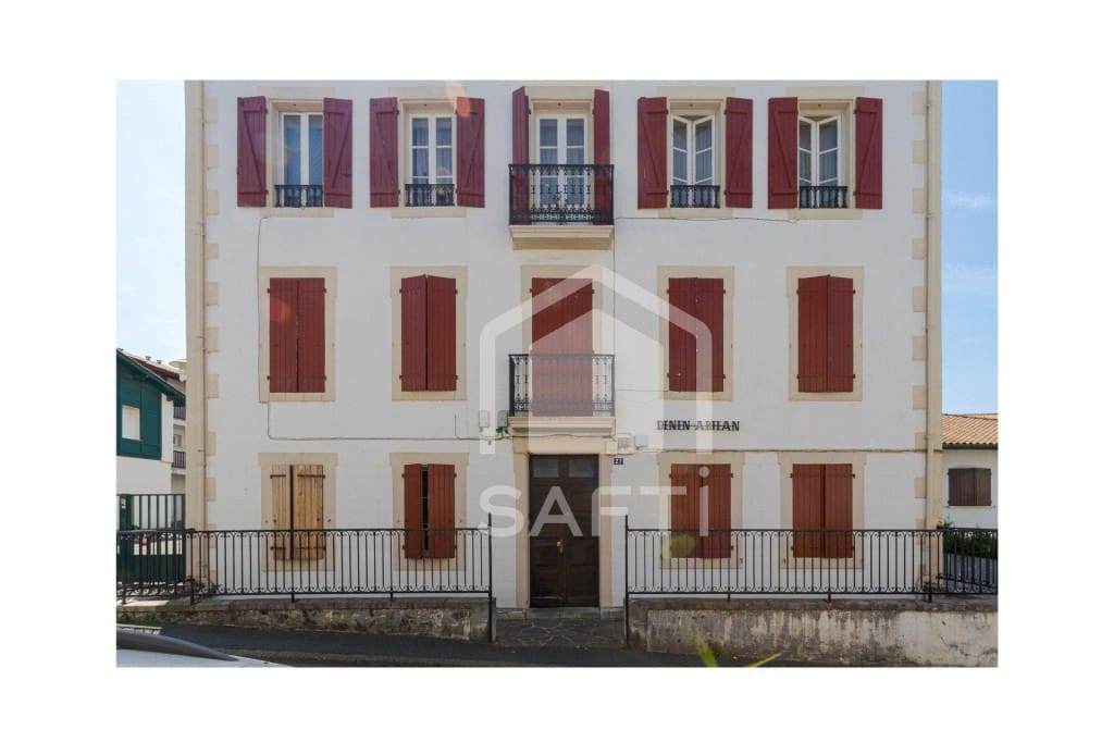 Apartamento de 3 habitaciones en Irun en venta - 210.000 € (Ref: 9984577)