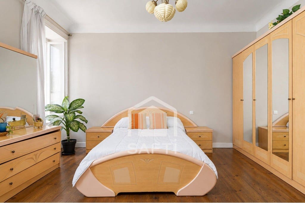 Apartamento de 3 habitaciones en Irun en venta - 210.000 € (Ref: 9984577)