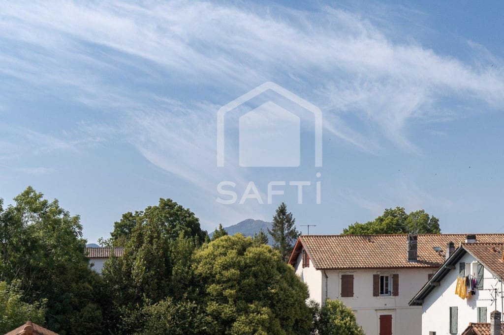 Apartamento de 3 habitaciones en Irun en venta - 210.000 € (Ref: 9984577)