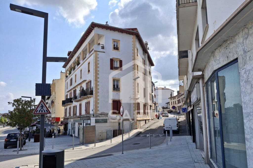 Apartamento de 3 habitaciones en Irun en venta - 210.000 € (Ref: 9984577)