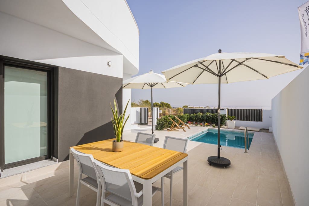 3 soveværelse Rækkehus til salg i Torrevieja med swimmingpool - € 539.000 (Ref: 9984596)