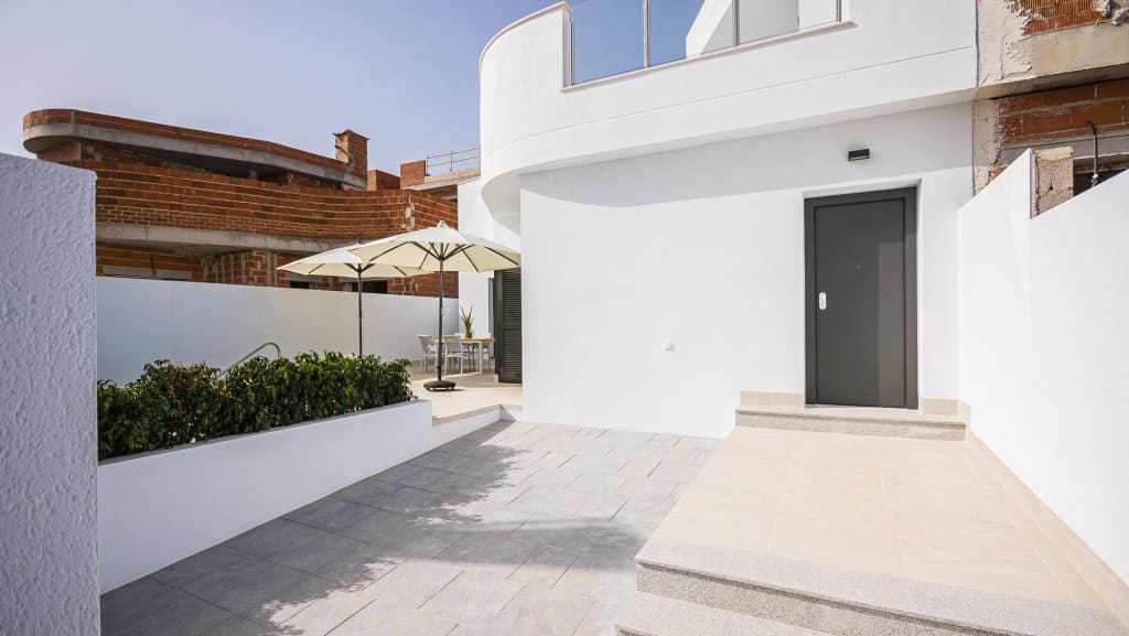 3 soveværelse Rækkehus til salg i Torrevieja med swimmingpool - € 539.000 (Ref: 9984596)