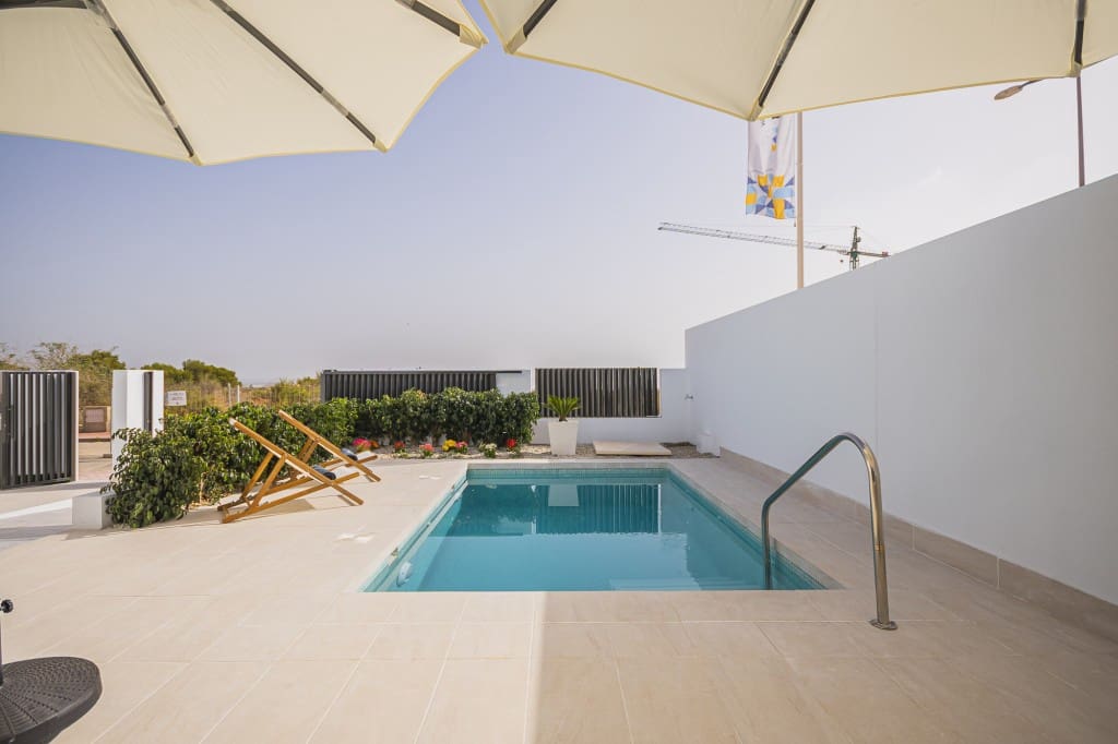 3 soveværelse Rækkehus til salg i Torrevieja med swimmingpool - € 539.000 (Ref: 9984596)