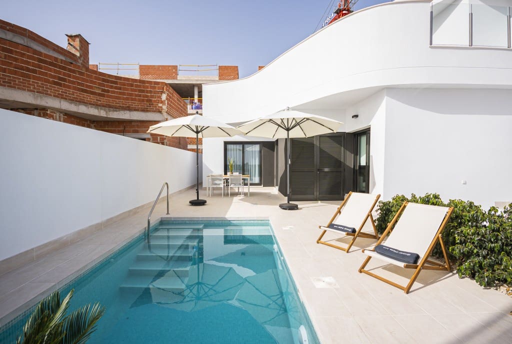 3 soveværelse Rækkehus til salg i Torrevieja med swimmingpool - € 539.000 (Ref: 9984596)