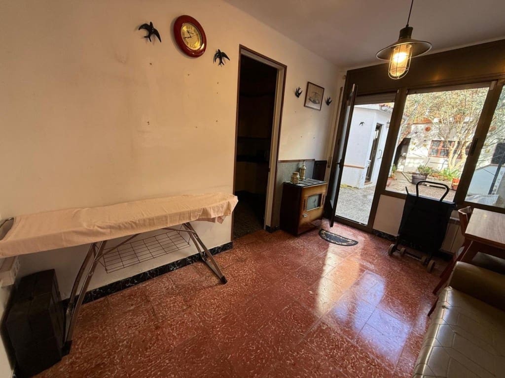 6 bedroom Finca/Country House for sale in Pineda de Mar with garage - € 450,000 (Ref: 9986553)