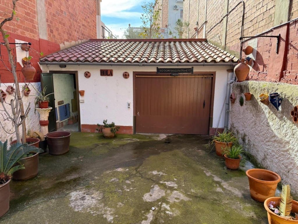 6 bedroom Finca/Country House for sale in Pineda de Mar with garage - € 450,000 (Ref: 9986553)