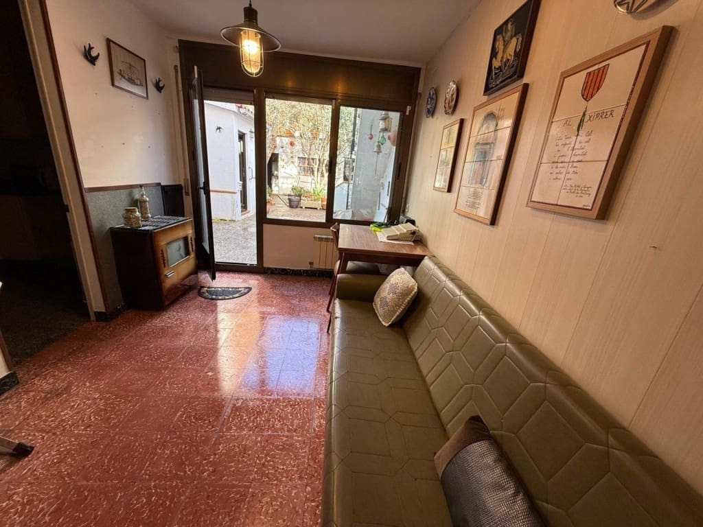6 bedroom Finca/Country House for sale in Pineda de Mar with garage - € 450,000 (Ref: 9986553)