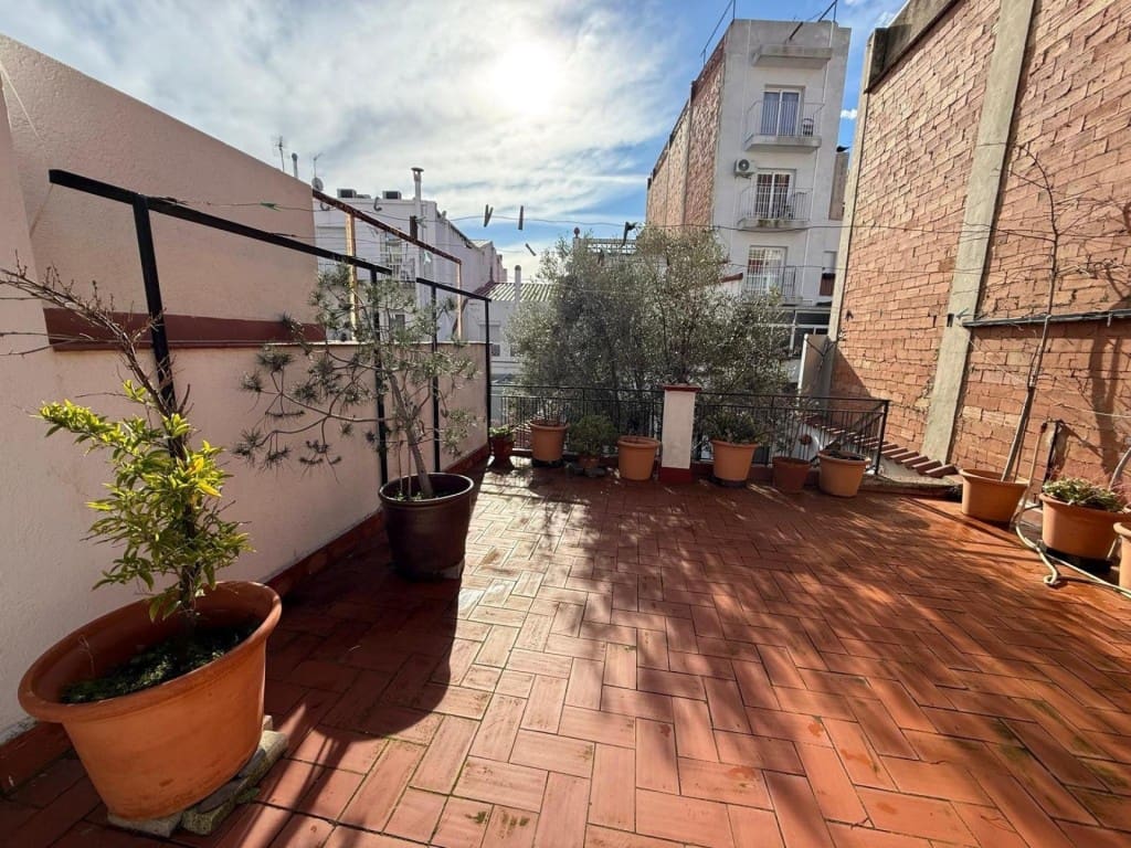 6 bedroom Finca/Country House for sale in Pineda de Mar with garage - € 450,000 (Ref: 9986553)