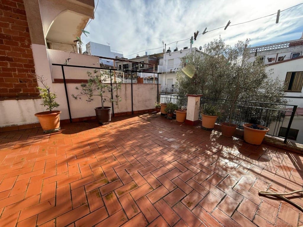 6 bedroom Finca/Country House for sale in Pineda de Mar with garage - € 450,000 (Ref: 9986553)